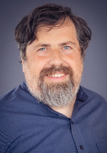 Porträtfoto von Assoz. Prof. PD Dr.Dr. Carlos Watzka, Soziologe und Historiker